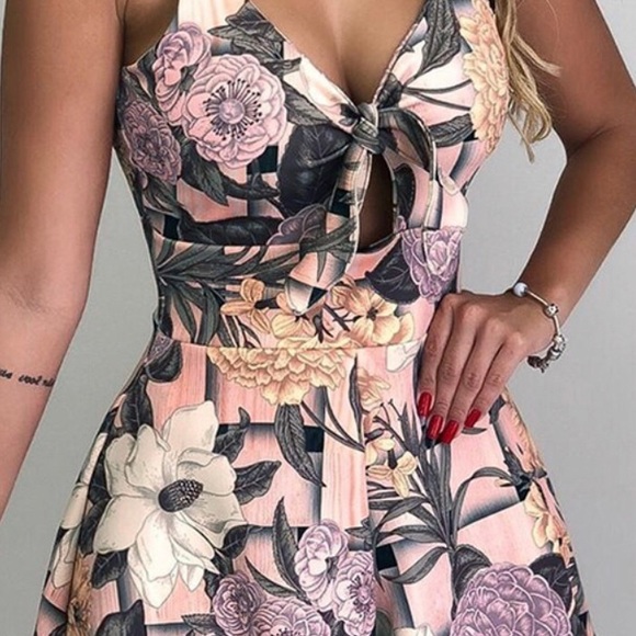 Thin Strap Floral Print Romper - Picture 2 of 4